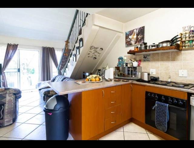 3 BEDROOM TOWNHOUSE FOR SALE IN ILLIONDALE